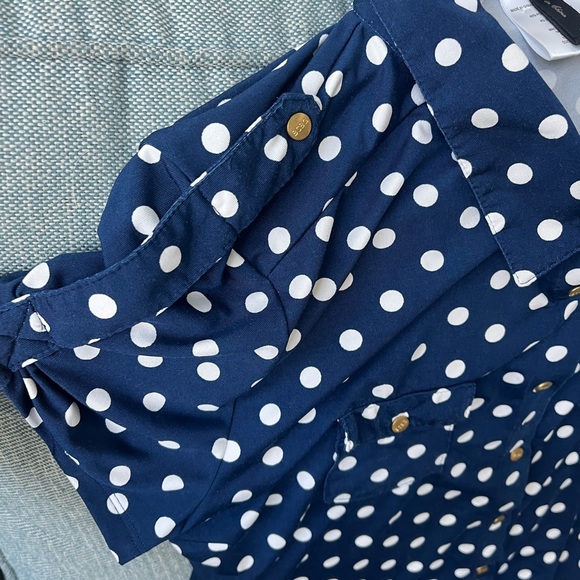 BCBG MaxAzria Polka Dot Snap Button Down Cap Sleeve Blue & White M - Picture 7 of 7